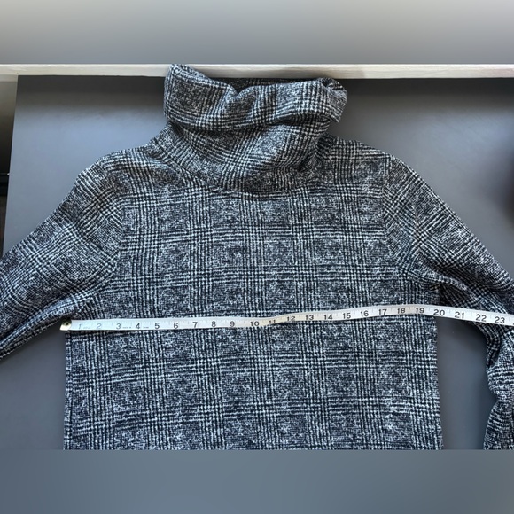 J. Crew Plaid Turtleneck Pullover- Large - Picture 8 of 8